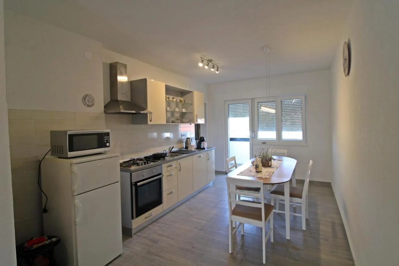 Apartman Ivana Fažana 0*,